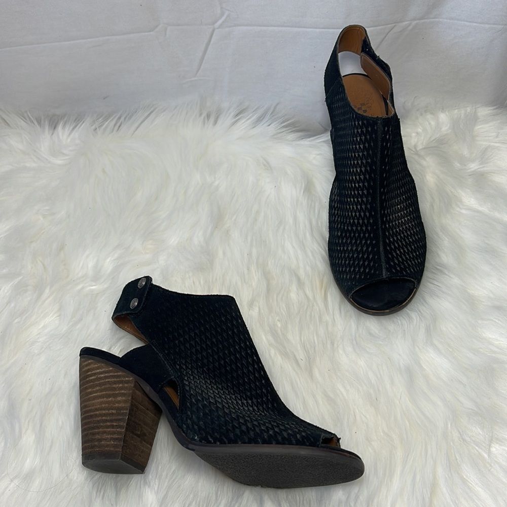 Vince Camuto Black Perforated‎ Suede Peep Toe Slingback Heels Sz 9